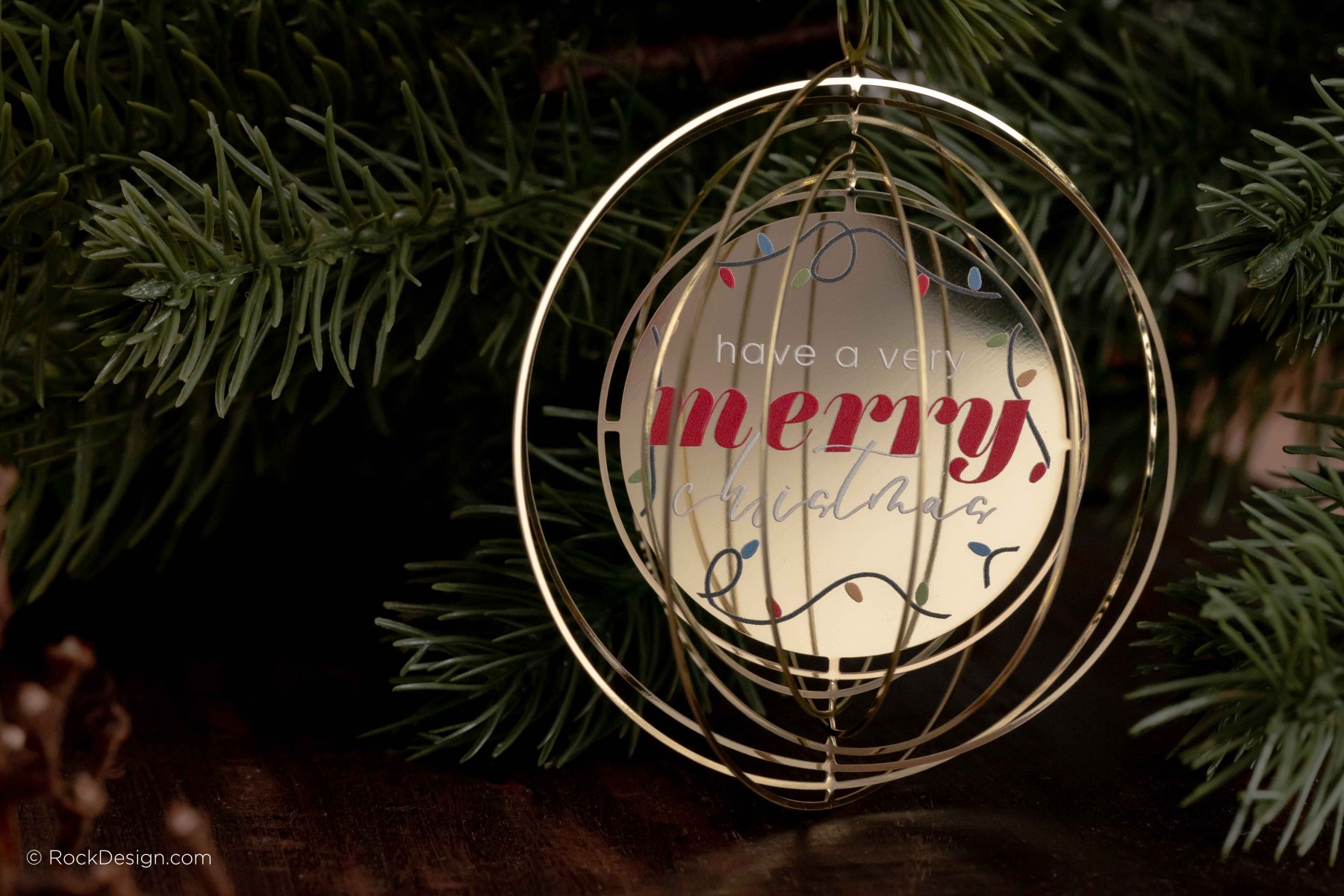 uv-printed-red-green-yellow-blue-white-ink-gold-metal-ornament-rockdesign-image-01